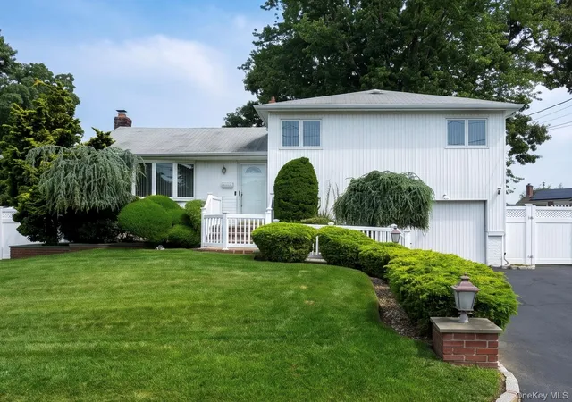 Photo 1 of Sale Pending at 128 James St, Oyster Bay, NY 11758 | MLS# 1028511 | Listing updated on 2026-10-09