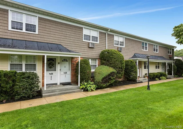 Photo 3 of Sale Pending at 4425 Wilshire #4425, Islip, NY 11769 | MLS# 1028527 | Listing updated on 2026-08-13