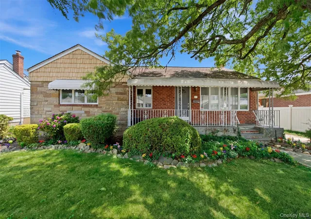 Photo 2 of Single family home for sale at 160 Clearmeadow Dr, Hempstead, NY 11554 | MLS# 1028531 | Listing updated on 2026-08-28