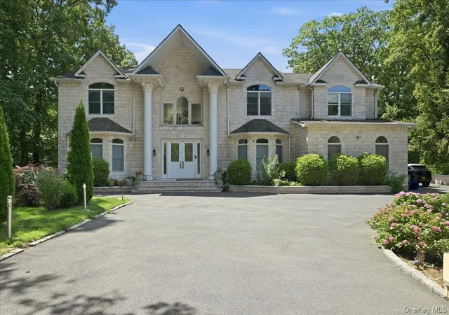 2nd image of 8 Headley Wy, Woodbury, NY 11797 | MLS# 1028542
