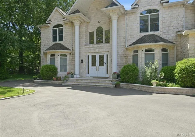 3rd image of 8 Headley Wy, Woodbury, NY 11797 | MLS# 1028542