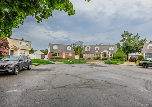Photo 3 of Sale Pending at 2728 Concord Dr, East Meadow, NY 11554 | MLS# 1028544 | Listing updated on 2026-08-12