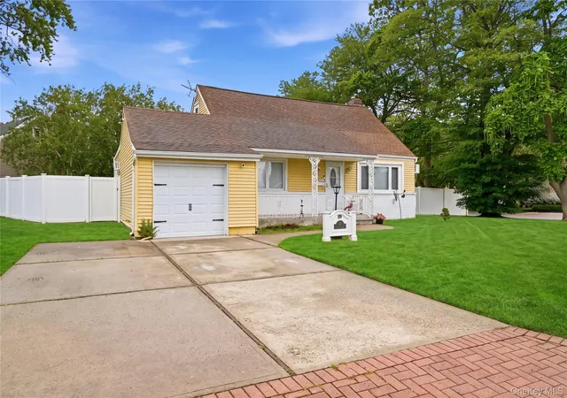 2nd image of 11 Mell Dr, Babylon, NY 11703 | MLS# 1028559