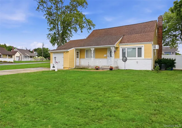 Photo 3 of Sale Pending at 11 Mell Dr, Babylon, NY 11703 | MLS# 1028559 | Listing updated on 2026-09-29