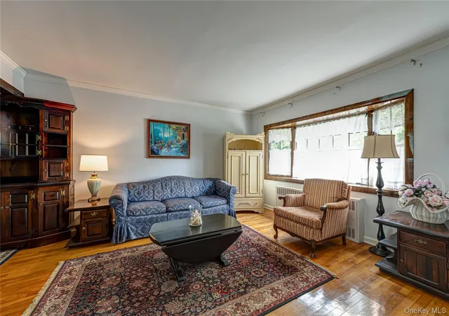 Photo 3 of Sale Pending at 9 Croyden Ln, Oyster Bay, NY 11801 | MLS# 1028562 | Listing updated on 2026-08-27