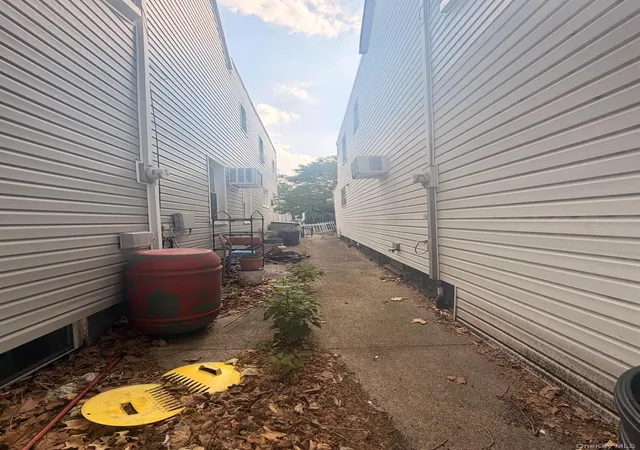 Photo 3 of Sale Pending at 1862 E 37th Street, New York, NY 11234 | MLS# 1028567 | Listing updated on 2026-08-20