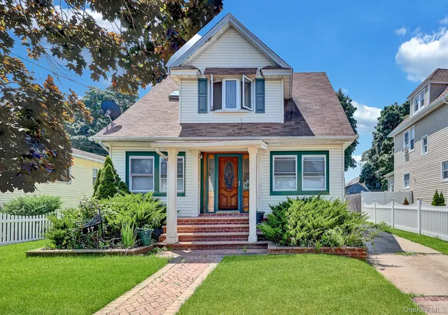 Photo 3 of Sale Pending at 17 Shonnard Ave, Hempstead, NY 11520 | MLS# 1028591 | Listing updated on 2026-08-13