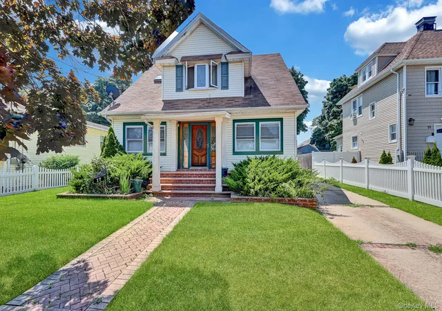 Photo 3 of Sale Pending at 17 Shonnard Ave, Hempstead, NY 11520 | MLS# 1028591 | Listing updated on 2026-08-13