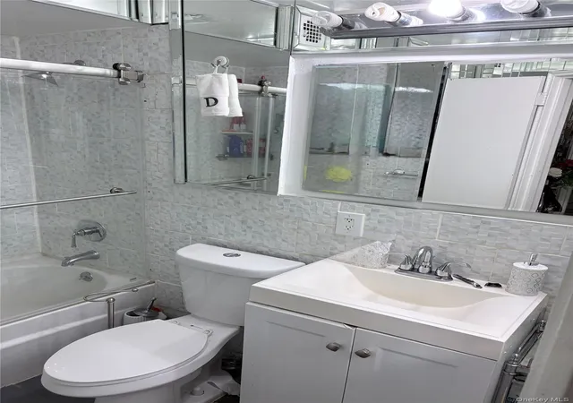 Photo 3 of House for sale at 1309 E 52nd Street, New York, NY 11234 | MLS# 1028592 | Listing updated on 2026-08-16