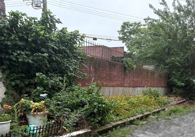 Photo 4 of House for sale at 1309 E 52nd Street, New York, NY 11234 | MLS# 1028592 | Listing updated on 2026-08-16