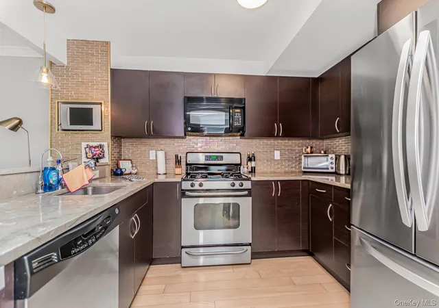 Photo 3 of Condo for sale at 1490 Outlook Ave #1D, Bronx, NY 10465 | MLS# 1028607 | Listing updated on 2026-07-22