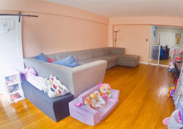 Photo 4 of Sale Pending at 43 Bronx River Rd #8P, Yonkers, NY 10704 | MLS# 1028617 | Listing updated on 2026-08-28