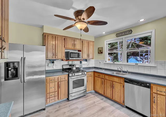 3rd image of 150 Shenandoah Blvd N, Nesconset, NY 11767 | MLS# 1028618