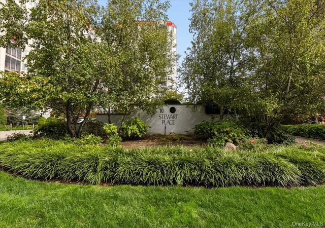 Photo 2 of Sale Pending at 10 Stewart Pl #7FW, White Plains, NY 10603 | MLS# 1028632 | Listing updated on 2026-08-20