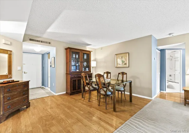 Photo 4 of Sale Pending at 10 Stewart Pl #7FW, White Plains, NY 10603 | MLS# 1028632 | Listing updated on 2026-08-20