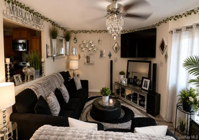 Photo 3 of Single family home for sale at 71 Arlington Pl, Staten Island, NY 10303 | MLS# 1028633 | Listing updated on 2026-07-24