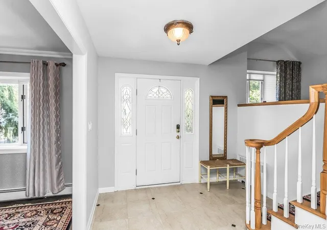 Photo 3 of Sale Pending at 3 Windsor Pl, Huntington, NY 11747 | MLS# 1028636 | Listing updated on 2026-08-11