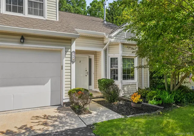 Listing Photo 4 - Condo for sale in building located at 2 N Cambridge Ct, Fishkill, NY 12524
