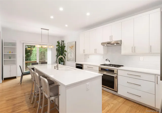 Photo 4 of Sale Pending at 142 Woodbrook Rd, White Plains, NY 10605 | MLS# 1028647 | Listing updated on 2026-08-11