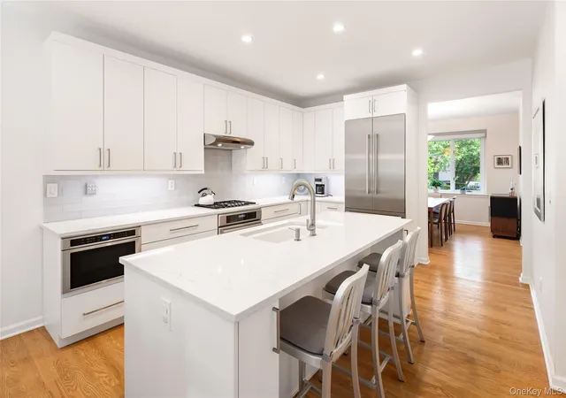 Photo 5 of Sale Pending at 142 Woodbrook Rd, White Plains, NY 10605 | MLS# 1028647 | Listing updated on 2026-08-11