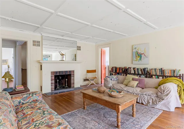 Photo 3 of Sale Pending at 11 Ocean Walk, Babylon, NY 11702 | MLS# 1028657 | Listing updated on 2026-09-23