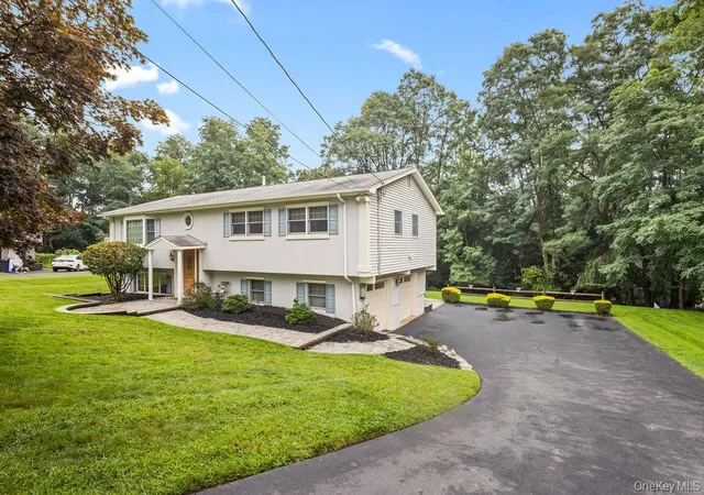 Photo 2 of Single family home for sale at 5 Newport Ct, Ramapo, NY 10901 | MLS# 1028686 | Listing updated on 2026-09-08