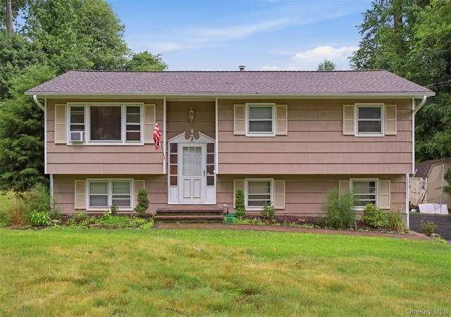 5th image of 3 Larch Ct, Ramapo, NY 10901 | MLS# 1028689