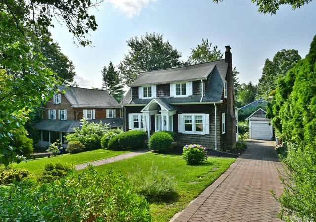 Photo 3 of Sale Pending at 308 38th Road, New York, NY 11363 | MLS# 1028694 | Listing updated on 2026-08-13
