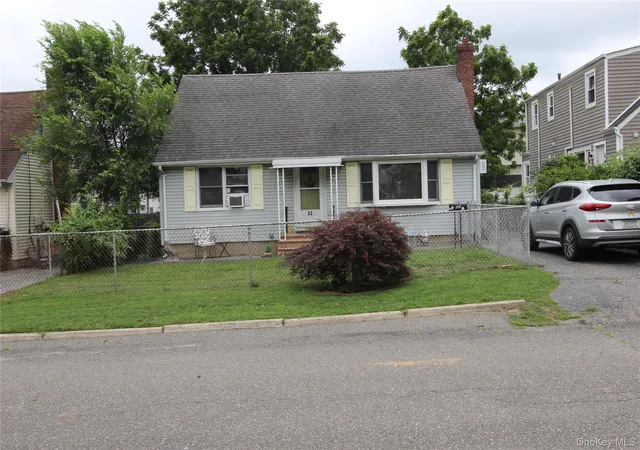 Photo 1 of Single family home for sale at 42 5th Avenue S, Huntington, NY 11746 | MLS# 1028695 | Listing updated on 2026-07-30