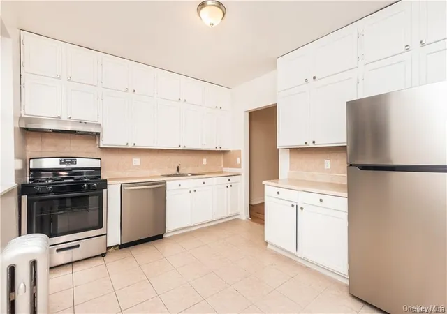 Photo 3 of Multi family home for sale at 204 W 260th Street, Bronx, NY 10471 | MLS# 1028699 | Listing updated on 2026-07-25