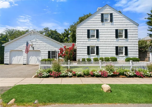 Photo 1 of Single family home for sale at 211 Berry Hl Rd, Oyster Bay, NY 11791 | MLS# 1028701 | Listing updated on 2026-09-26