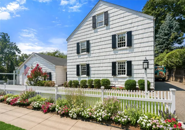Photo 2 of Single family home for sale at 211 Berry Hl Rd, Oyster Bay, NY 11791 | MLS# 1028701 | Listing updated on 2026-09-26