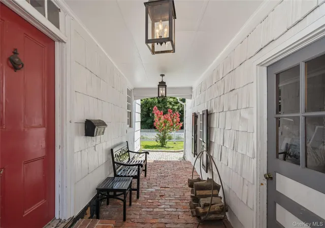 Photo 3 of Single family home for sale at 211 Berry Hl Rd, Oyster Bay, NY 11791 | MLS# 1028701 | Listing updated on 2026-09-26