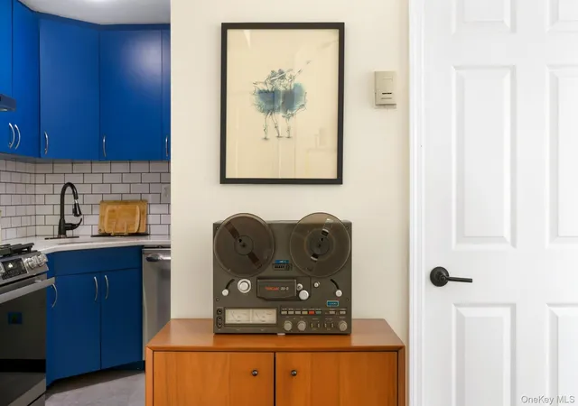 Photo 3 of Sale Pending at 25 Meserole St #3R, Brooklyn, NY 11206 | MLS# 1028702 | Listing updated on 2026-08-08