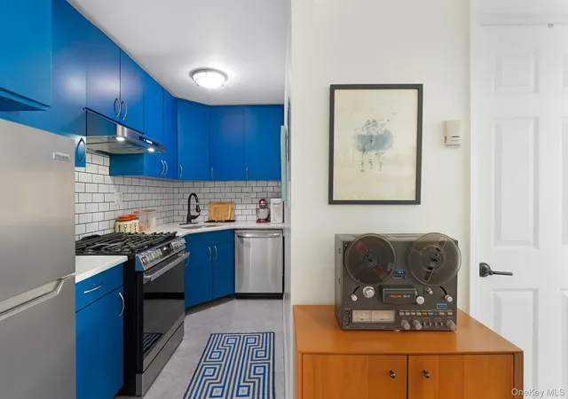 Photo 4 of Sale Pending at 25 Meserole St #3R, Brooklyn, NY 11206 | MLS# 1028702 | Listing updated on 2026-08-08
