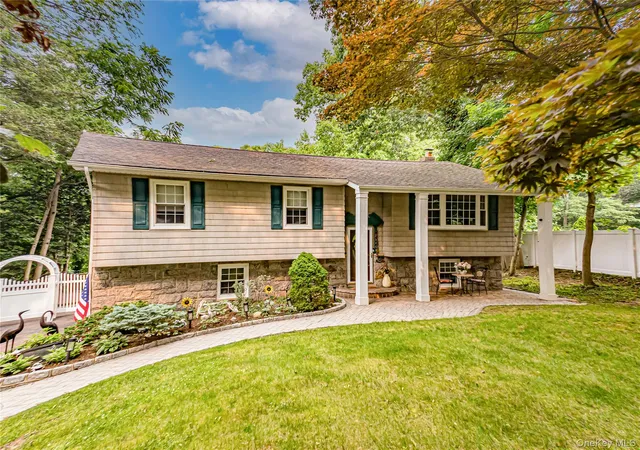 2nd image of 41 Oak St, Smithtown, NY 11787 | MLS# 1028706