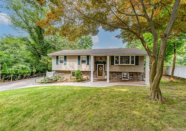 28th image of 41 Oak St, Smithtown, NY 11787 | MLS# 1028706