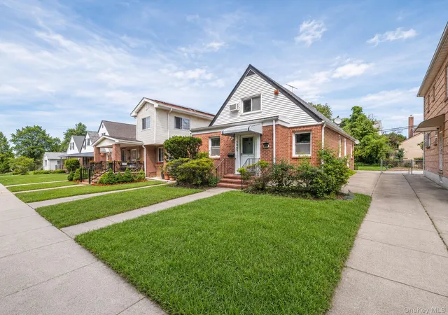 Photo 3 of Single family home for sale at 76-53 172nd Street, New York, NY 11366 | MLS# 1028713 | Listing updated on 2026-08-19