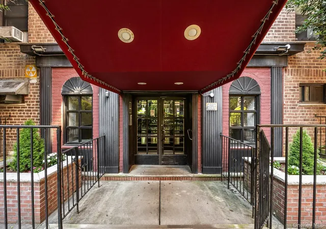 Photo 3 of Sale Pending at 83 25 98 Street #4L, New York, NY 11421 | MLS# 1028731 | Listing updated on 2026-08-20