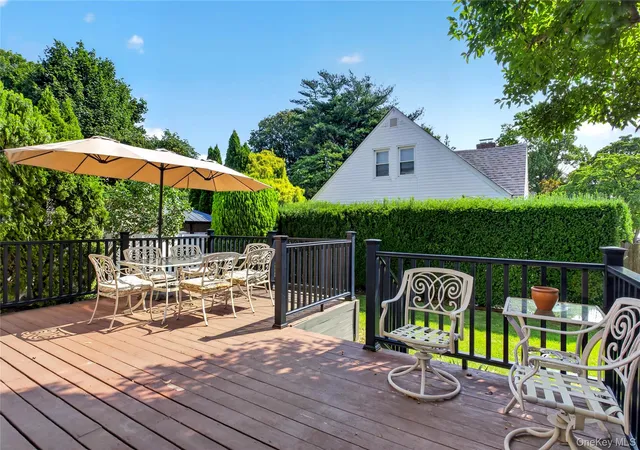 3rd image of 75 Maple St, Roslyn Heights, NY 11577 | MLS# 1028732