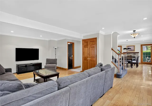 5th image of 75 Maple St, Roslyn Heights, NY 11577 | MLS# 1028732