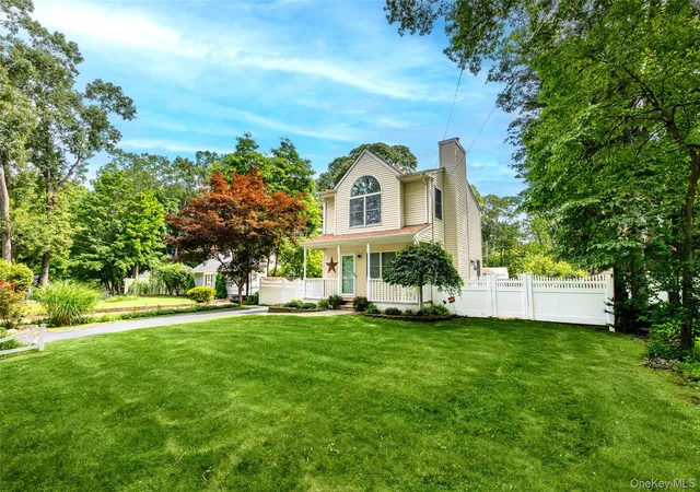 2nd image of 28 Roanoke Rd, Sound Beach, NY 11789 | MLS# 1028733