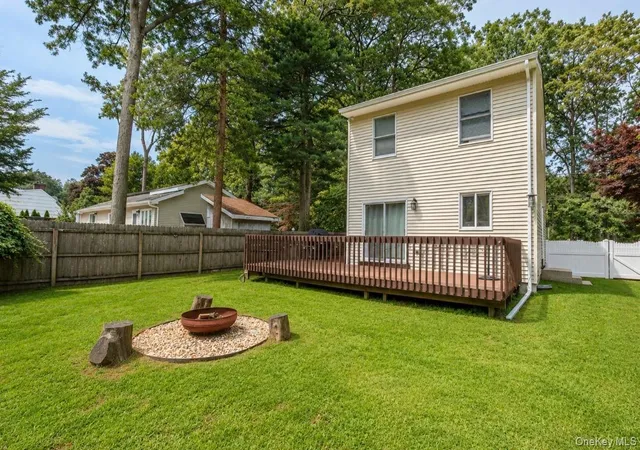 4th image of 28 Roanoke Rd, Sound Beach, NY 11789 | MLS# 1028733