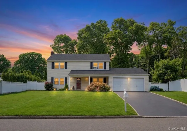 Photo 1 of Sale Pending at 4 Beaverdale Ln, Brookhaven, NY 11790 | MLS# 1028735 | Listing updated on 2026-08-18