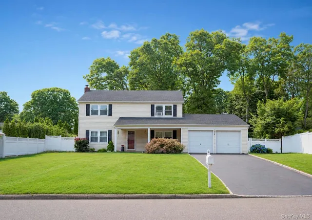 Photo 2 of Sale Pending at 4 Beaverdale Ln, Brookhaven, NY 11790 | MLS# 1028735 | Listing updated on 2026-08-18