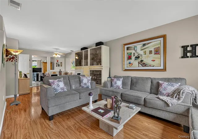 Listing Photo 3 - Condo for sale in building located at 34 Buckingham Ct, Pomona, NY 10970