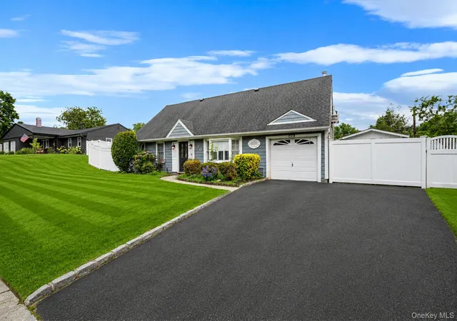 Photo 3 of Single family home for sale at 70 Clymer St, Brookhaven, NY 11776 | MLS# 1028786 | Listing updated on 2026-08-02