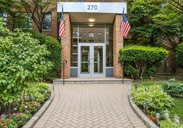 Listing Photo 2 - Condo for sale in building located at 270 N Broadway, Yonkers, NY 10701 - Unit #4A