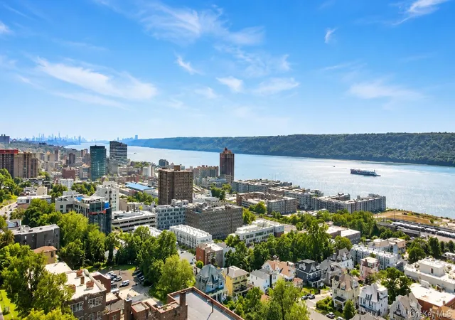 Listing Photo 3 - Condo for sale in building located at 270 N Broadway, Yonkers, NY 10701 - Unit #4A