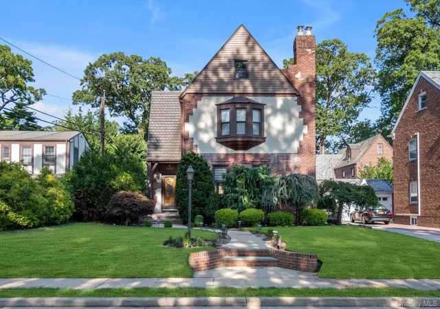 Photo 1 of Single family home for sale at 15 Parkwold Dr W, Hempstead, NY 11580 | MLS# 1028797 | Listing updated on 2026-10-04